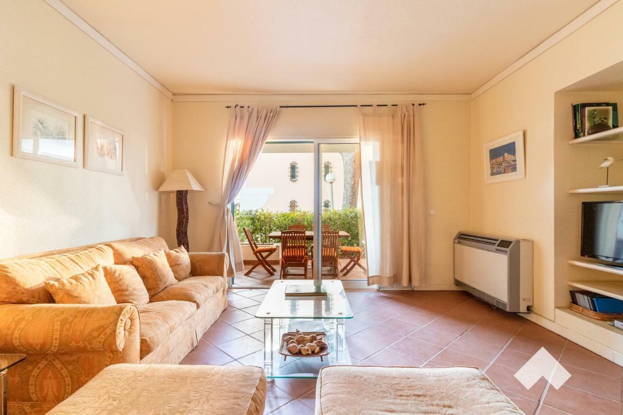 Spacious Villa In Jardim Do Golfe • Pool Куартейра Екстериор снимка