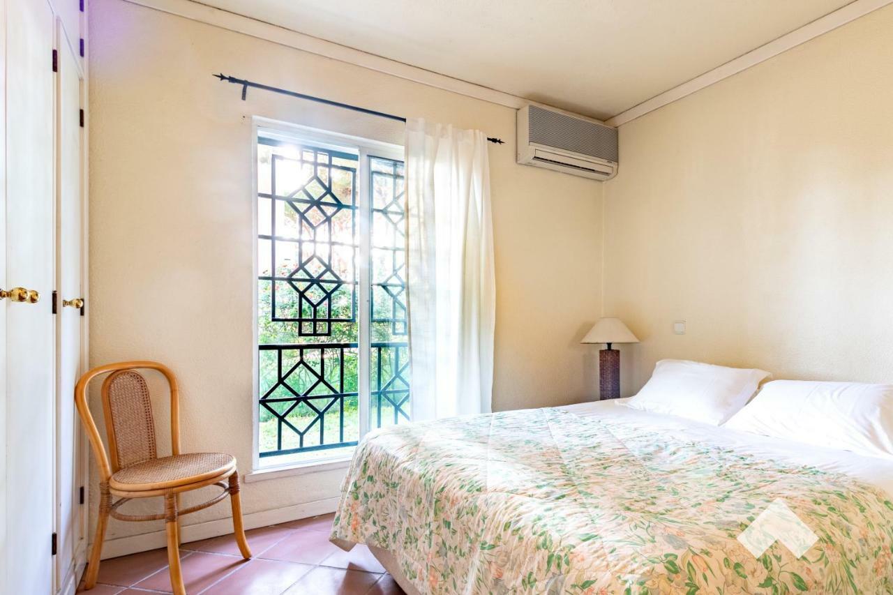 Spacious Villa In Jardim Do Golfe • Pool Куартейра Екстериор снимка